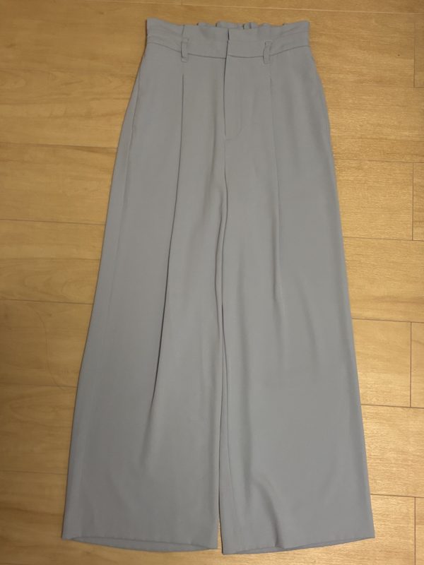 7回目に届いたブルーグレーのタックワイドパンツ